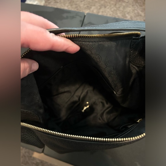 Michael Kors Large Zip Hobo Bag with Tassle - Picture 4 of 6